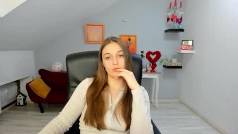 annewilsonn online show from February 10, 12:30 pm