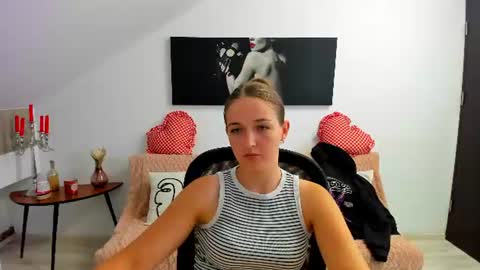 annewilsonn online show from July 29, 7:08 am
