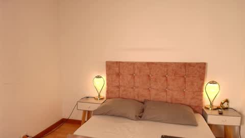 Annie Bonnie   online show from March 24, 11:38 am