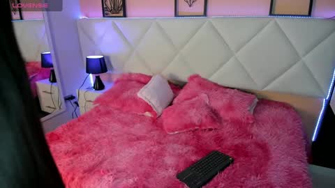 Snapshot of annie_lought chatting on February 20, 12:04 pm online show from February 20, 12:04 pm