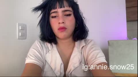 Snapshot of annie_snow_ chatting on March 5, 6:12 pm JEANNE no olvides seguirme dont forget follow me uu online show from March 5, 6:12 pm