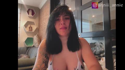 Snapshot of annie_snow_ chatting on October 11, 9:40 pm JEANNE no olvides seguirme dont forget follow me uu online show from October 11, 9:40 pm
