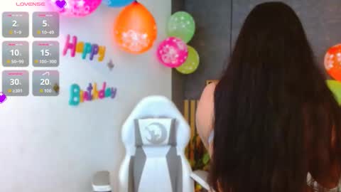 Annie Volker online show from December 15, 5:03 am