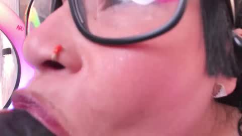 annie_wigg_ online show from November 6, 1:08 am