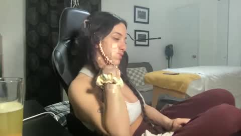 annie_xxx111 online show from February 26, 7:55 am