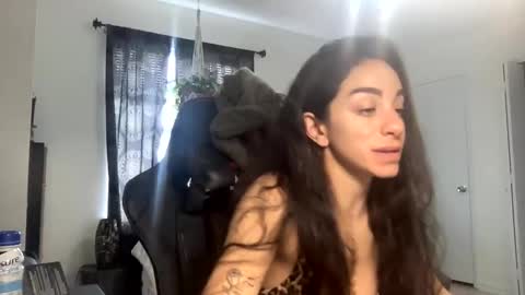 annie_xxx111 online show from December 9, 7:18 pm