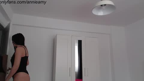 Snapshot of annieamy chatting on February 17, 1:00 pm Annie online show from February 17, 1:00 pm