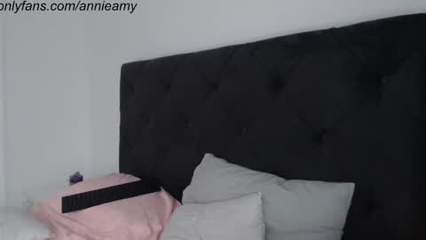 Snapshot of annieamy chatting on March 10, 4:03 pm Annie online show from March 10, 4:03 pm