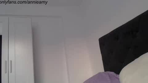 Snapshot of annieamy chatting on February 12, 3:16 pm Annie online show from February 12, 3:16 pm