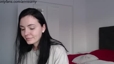 Snapshot of annieamy chatting on February 19, 3:49 pm Annie online show from February 19, 3:49 pm