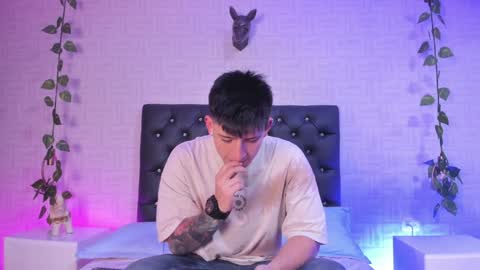 Annie  Alex online show from December 6, 12:55 pm