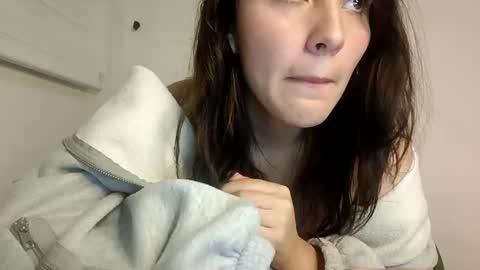 Snapshot of annrousse chatting on October 18, 2:49 am annrousse online show from October 18, 2:49 am
