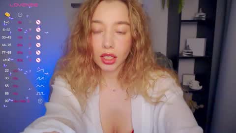 Snapshot of annvegga chatting on October 7, 9:22 pm Ann online show from October 7, 9:22 pm