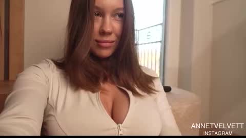 Anna online show from November 6, 1:36 pm