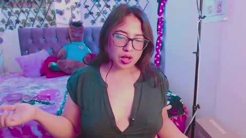 Snapshot of anny___cute chatting on October 16, 12:10 am anny___cute online show from October 16, 12:10 am