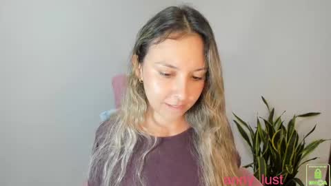 Snapshot of anny_lust chatting on October 20, 5:07 pm Issabela online show from October 20, 5:07 pm