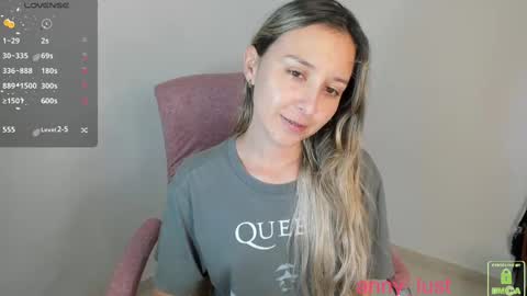 Snapshot of anny_lust chatting on September 9, 8:09 pm Issabela online show from September 9, 8:09 pm
