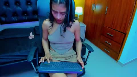 Snapshot of annylittle_ chatting on October 13, 9:39 pm LittleSunny My schedule 1400 - 2200 GMT -5 online show from October 13, 9:39 pm
