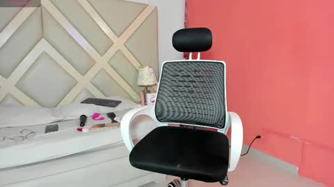 LittleSunny  My schedule 1400 - 2200 GMT -5 online show from November 7, 3:42 am