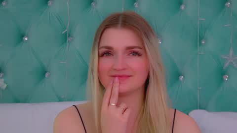 annyraii online show from January 13, 6:10 am