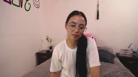 Snapshot of annyroberts_89 chatting on February 9, 10:32 pm Anny online show from February 9, 10:32 pm