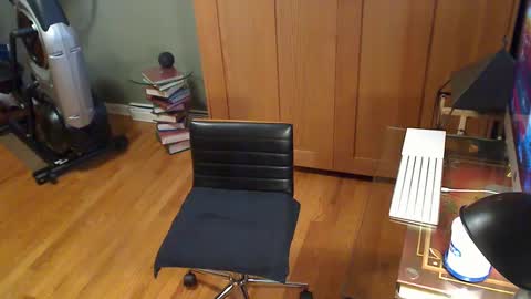 Snapshot of anoaklawnguy chatting on October 1, 3:55 pm anoaklawnguy online show from October 1, 3:55 pm