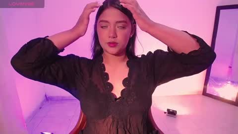 Snapshot of antonella_latin_curvy chatting on October 4, 8:17 pm Anne online show from October 4, 8:17 pm