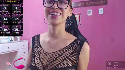 Snapshot of antonella_ponss chatting on March 6, 4:28 pm antonella_ponss online show from March 6, 4:28 pm