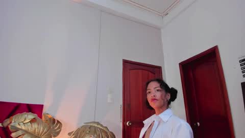 Snapshot of antonellahall_ chatting on March 8, 3:24 pm AntonellaHall online show from March 8, 3:24 pm