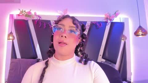 A N T O N E L L E  online show from May 7, 11:39 am