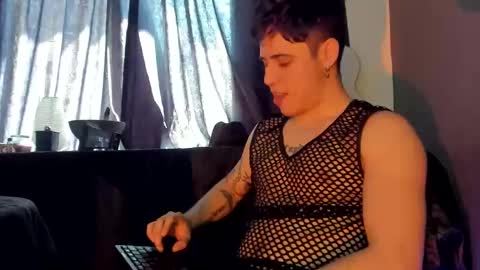 antonnello_ online show from November 17, 3:47 pm