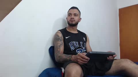 Snapshot of antony_smithh chatting on February 5, 7:10 pm antony_smithh online show from February 5, 7:10 pm