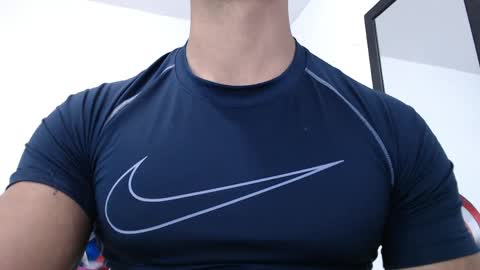 Instagram miguelangel1802  online show from April 2, 1:46 am