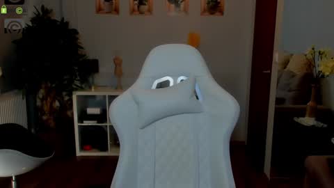 Anya online show from November 9, 1:25 pm