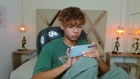 anyelotwink online show from March 25, 6:20 am