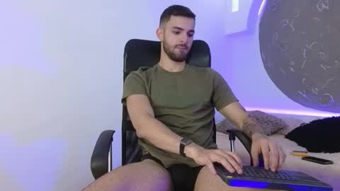 Apolo Lux  online show from February 19, 8:08 pm