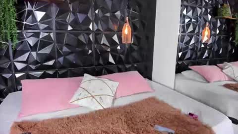 apprilfoxx online show from August 6, 1:20 pm
