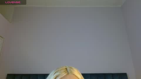 Snapshot of april__bunny chatting on February 24, 6:15 pm April Bunny online show from February 24, 6:15 pm
