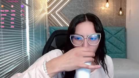 Snapshot of april_dumont chatting on March 10, 12:49 pm April online show from March 10, 12:49 pm