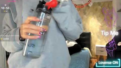Snapshot of april_dumont chatting on October 10, 12:11 pm April online show from October 10, 12:11 pm
