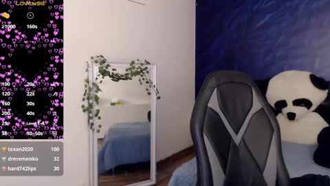Snapshot of april_dumont chatting on January 29, 6:39 pm April online show from January 29, 6:39 pm