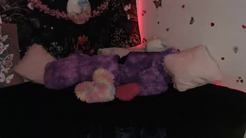 april_l6 online show from November 29, 11:45 pm