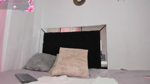 Snapshot of apriladamson_ chatting on January 23, 2:07 pm April online show from January 23, 2:07 pm