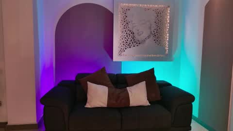 Snapshot of aprilrhodes_ chatting on October 4, 8:39 pm April Rhodes online show from October 4, 8:39 pm