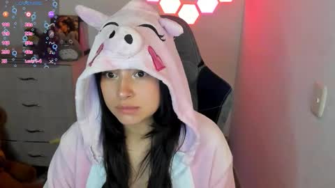 aqua emilly online show from March 7, 11:27 pm