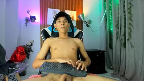aquarius_xxx online show from October 22, 11:45 am