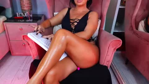Snapshot of aqueenmonica chatting on September 26, 8:39 pm AQueenMonica online show from September 26, 8:39 pm