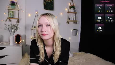 Snapshot of arcticaryder chatting on October 5, 7:50 am Jenny online show from October 5, 7:50 am