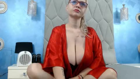 Snapshot of aretialisya chatting on October 15, 5:22 am aretialisya online show from October 15, 5:22 am