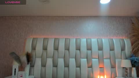 ari_lynn_ online show from December 1, 3:04 am